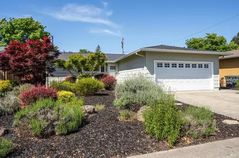 1557 Glenbrook Dr, Santa Rosa, CA 95401