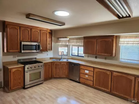 9498 Jessica Dr, Windsor, CA 95492 photo 5
