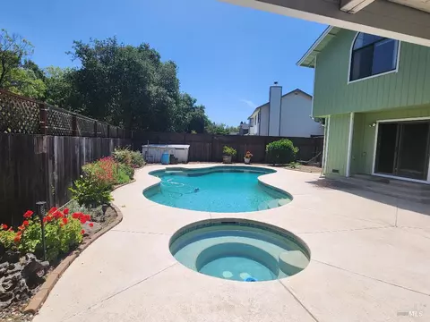 9498 Jessica Dr, Windsor, CA 95492 photo 2