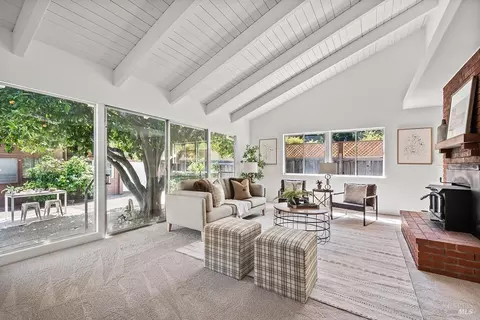1 Rock Ridge Rd, Fairfax, CA 94930