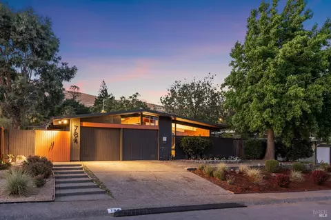 784 Penny Royal Ln, San Rafael, CA 94903