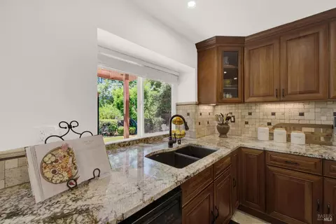 Kitchen - 2425 Peninsula Ct, Fairfield, CA 94534 photo 12 of 14