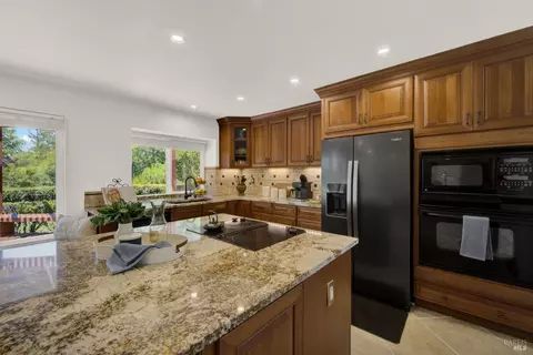 Kitchen - 2425 Peninsula Ct, Fairfield, CA 94534 photo 10 of 14