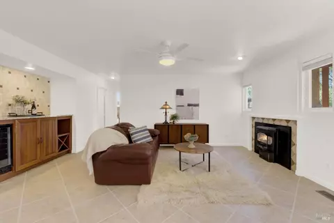 Living - 2425 Peninsula Ct, Fairfield, CA 94534 photo 6 of 8