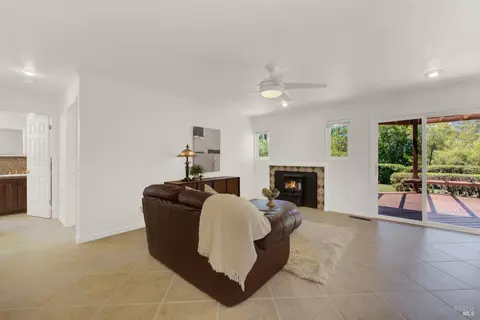 Living - 2425 Peninsula Ct, Fairfield, CA 94534 photo 7 of 8