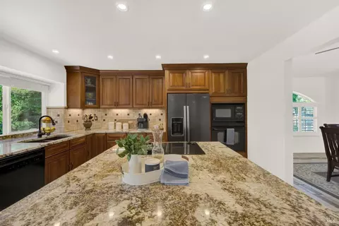 Kitchen - 2425 Peninsula Ct, Fairfield, CA 94534 photo 11 of 14