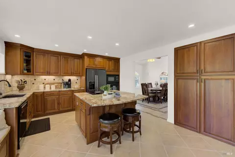 Kitchen - 2425 Peninsula Ct, Fairfield, CA 94534 photo 7 of 14