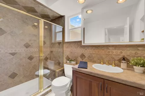 Bath - 2425 Peninsula Ct, Fairfield, CA 94534 photo 1 of 7