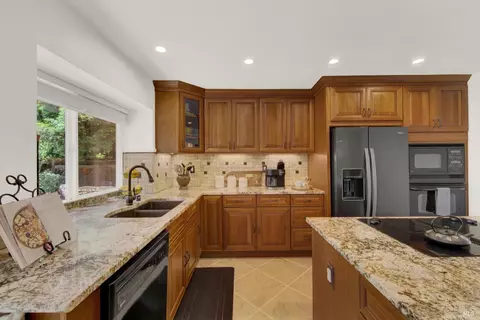 Kitchen - 2425 Peninsula Ct, Fairfield, CA 94534 photo 5 of 14