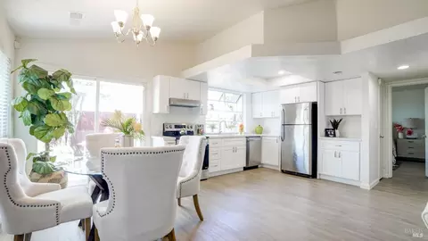 137 Compass Ct, Vallejo, CA 94590 photo 5