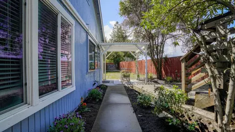 137 Compass Ct, Vallejo, CA 94590 photo 32
