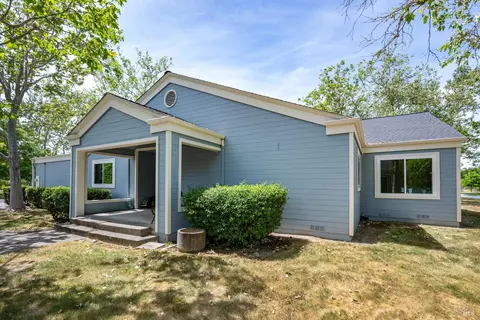 9260 Lakewood Dr, Windsor, CA 95492