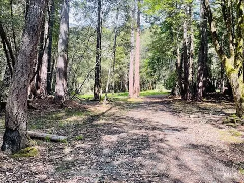 22145 Koftinow Dr, Jenner, CA 95450