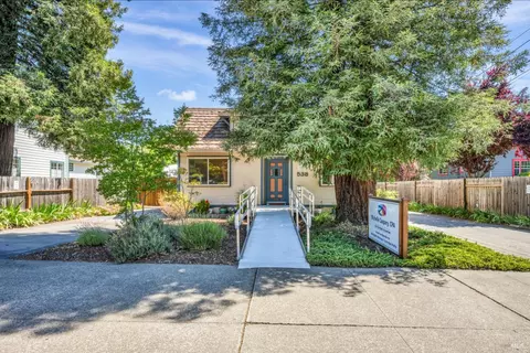 538 N Cloverdale Blvd, Cloverdale, CA 95425