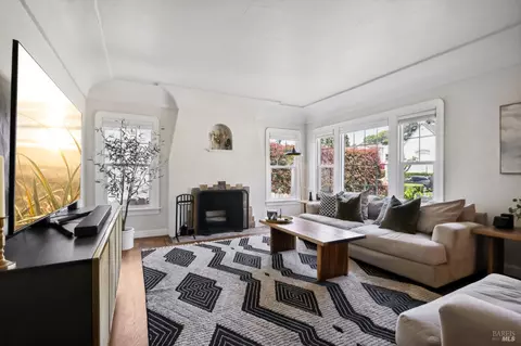 Living - 11 Hanns Ave, Vallejo, CA 94590 photo 2 of 5