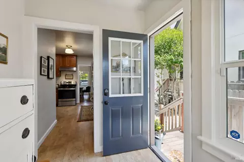 Entry Way - 11 Hanns Ave, Vallejo, CA 94590 photo 3 of 7