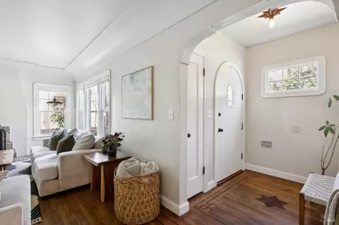 Entry Way - 11 Hanns Ave, Vallejo, CA 94590 photo 1 of 7