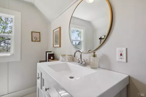 Bath - 11 Hanns Ave, Vallejo, CA 94590 photo 2 of 5