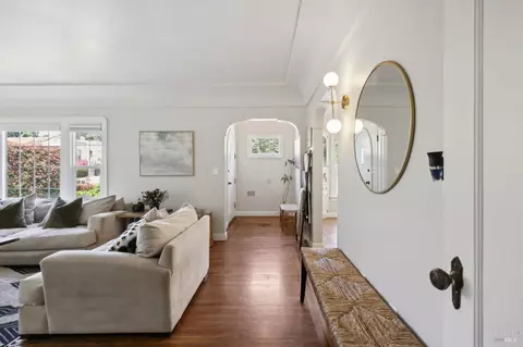 Entry Way - 11 Hanns Ave, Vallejo, CA 94590 photo 2 of 7