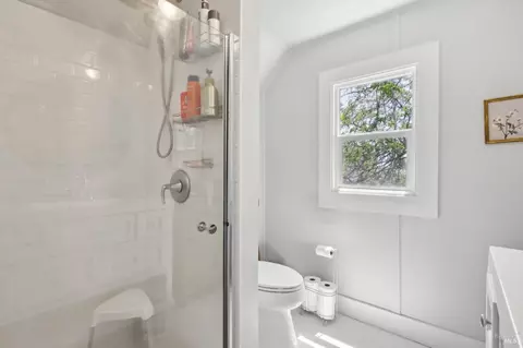 Bath - 11 Hanns Ave, Vallejo, CA 94590 photo 3 of 5