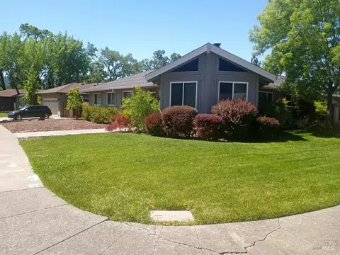 3373 Summerfield Rd, Santa Rosa, CA 95405