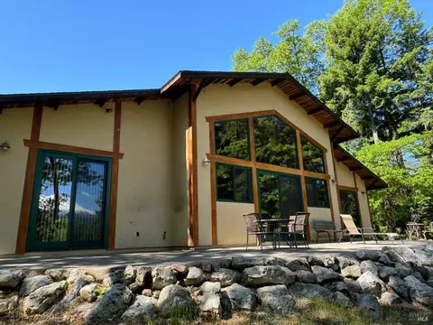 4152 S Summit View Dr, Dunsmuir, CA 96025