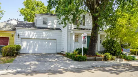 932 Kingwood St, Santa Rosa, CA 95401