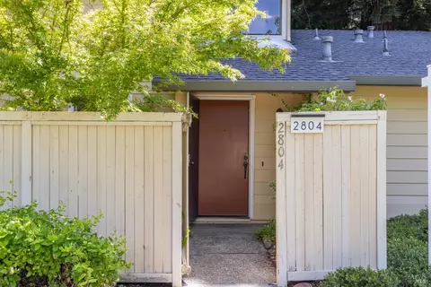 2804 Woodlake Dr, Santa Rosa, CA 95405