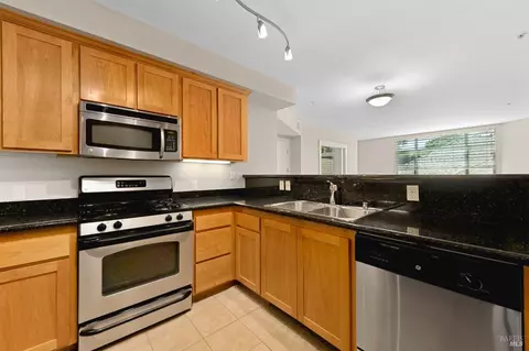 810 7th St #3, Santa Rosa, CA 95404