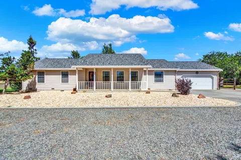 7704 Eddy Ln, Vacaville, CA 95688