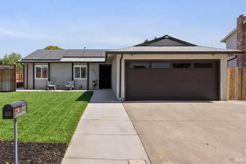 670 Calmace Dr, Dixon, CA 95620