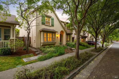 2242 Nectarine Dr, Santa Rosa, CA 95404