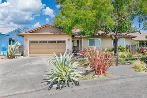 1508 Dudley Pl, Santa Rosa, CA 95401