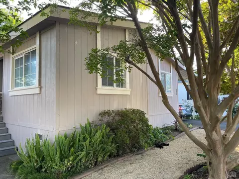 27 Camelia Dr, Napa, CA 94558