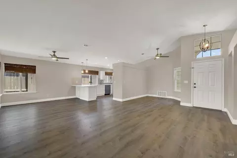 975 Regina Way, Dixon, CA 95620 photo 9