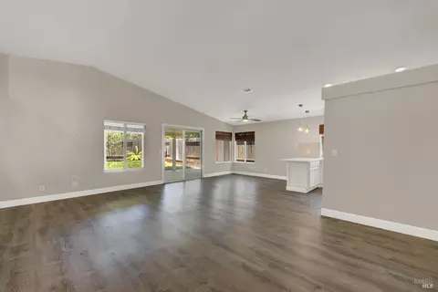 975 Regina Way, Dixon, CA 95620 photo 8