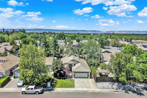 975 Regina Way, Dixon, CA 95620 photo 5