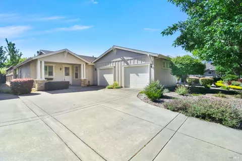 9439 Oak Trail Cir, Santa Rosa, CA 95409