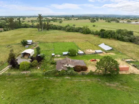 2409 E Meier Rd, Sebastopol, CA 95472