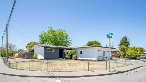 66 Burlington Dr, Petaluma, CA 94952