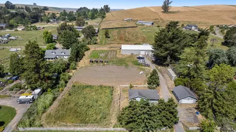 6370 Bloomfield Rd, Petaluma, CA 94952