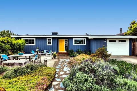 209 Dipsea Rd, Stinson Beach, CA 94970