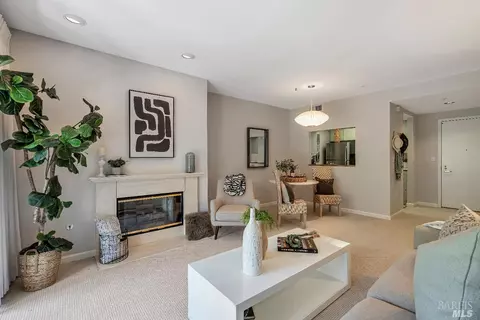 200 Deer Valley Rd #3B, San Rafael, CA 94903