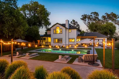 20525 Fifth St E, Sonoma, CA 95476