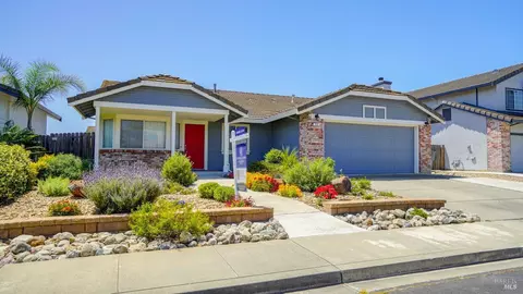 712 Syracuse Dr, Vacaville, CA 95687