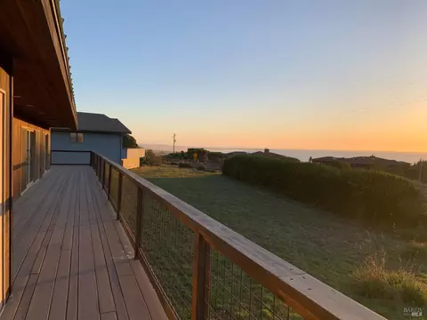 14920 Mallo Pass Dr, Manchester, CA 95459