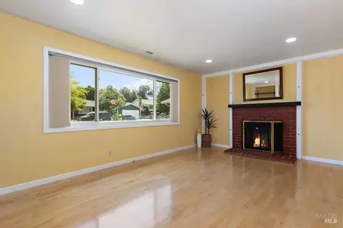 149 Meadowbrook Ct, Vallejo, CA 94591 photo 5