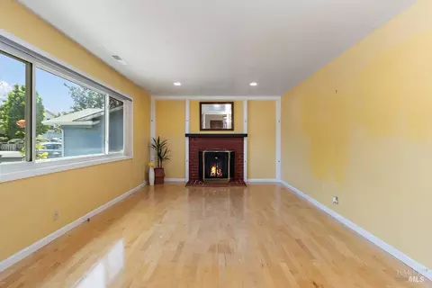 149 Meadowbrook Ct, Vallejo, CA 94591 photo 4