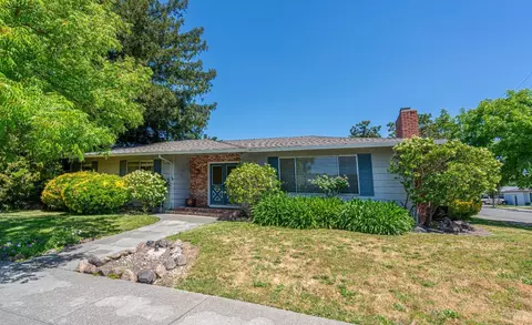 3957 Shadowhill Dr, Santa Rosa, CA 95404
