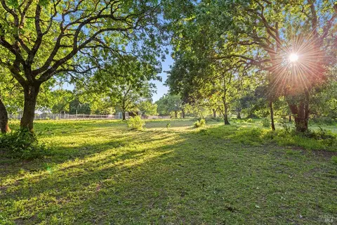 100 Sparkes Rd, Sebastopol, CA 95472